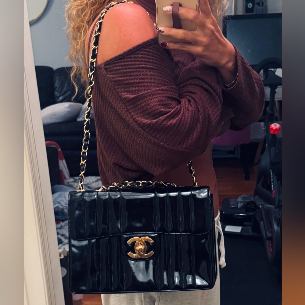 Chanel Vintage Jumbo Patent Shoulder Bag - Picture 2 of 12